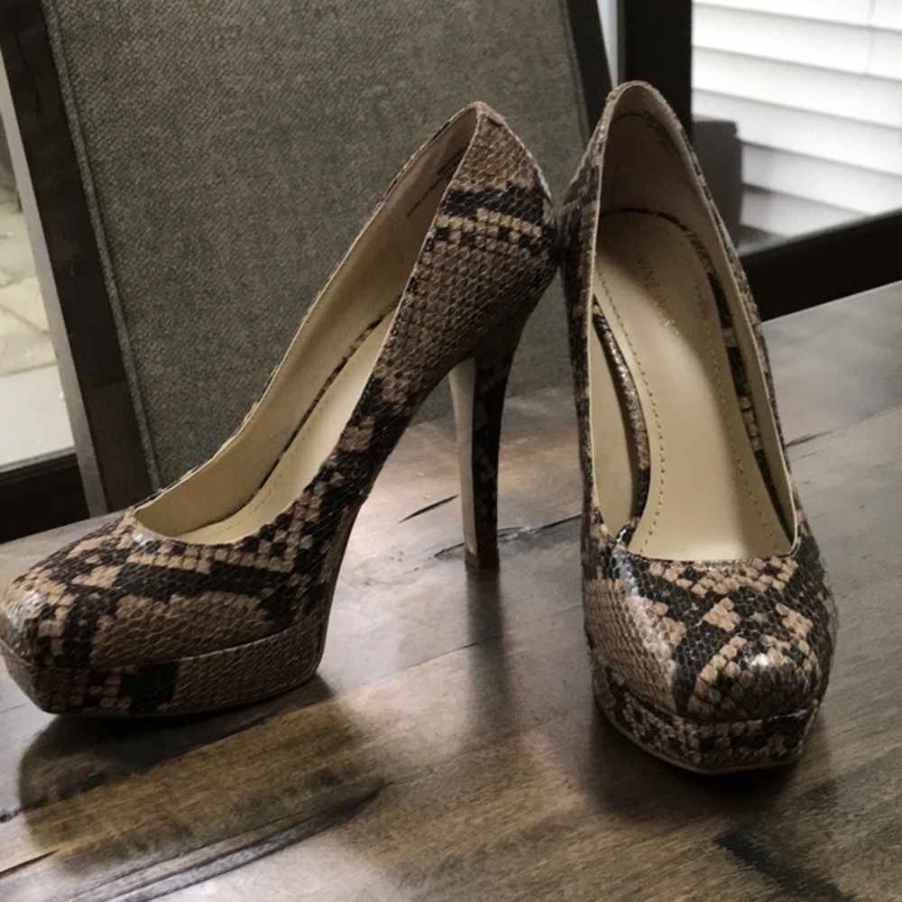 Snake print platforms, 7.5